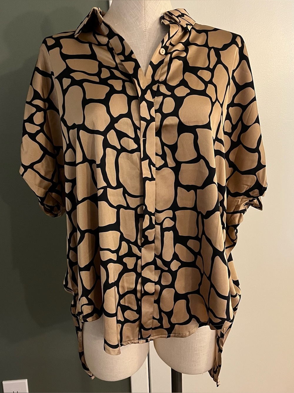 umgee Women’s Button-Up Shirt Size S Tan Black Abstract Animal Print Oversized
